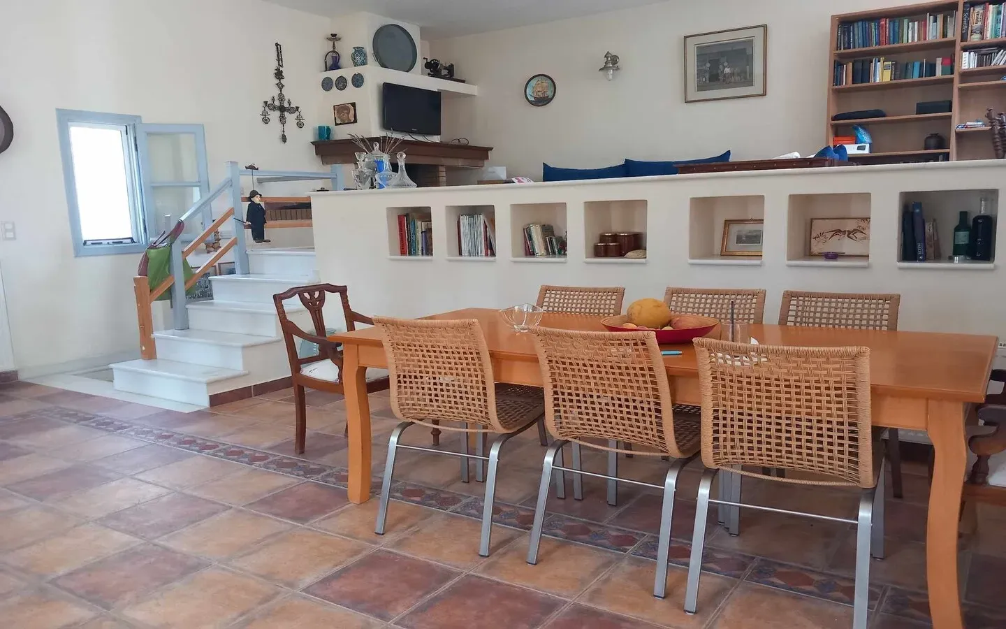 house 2- dining area